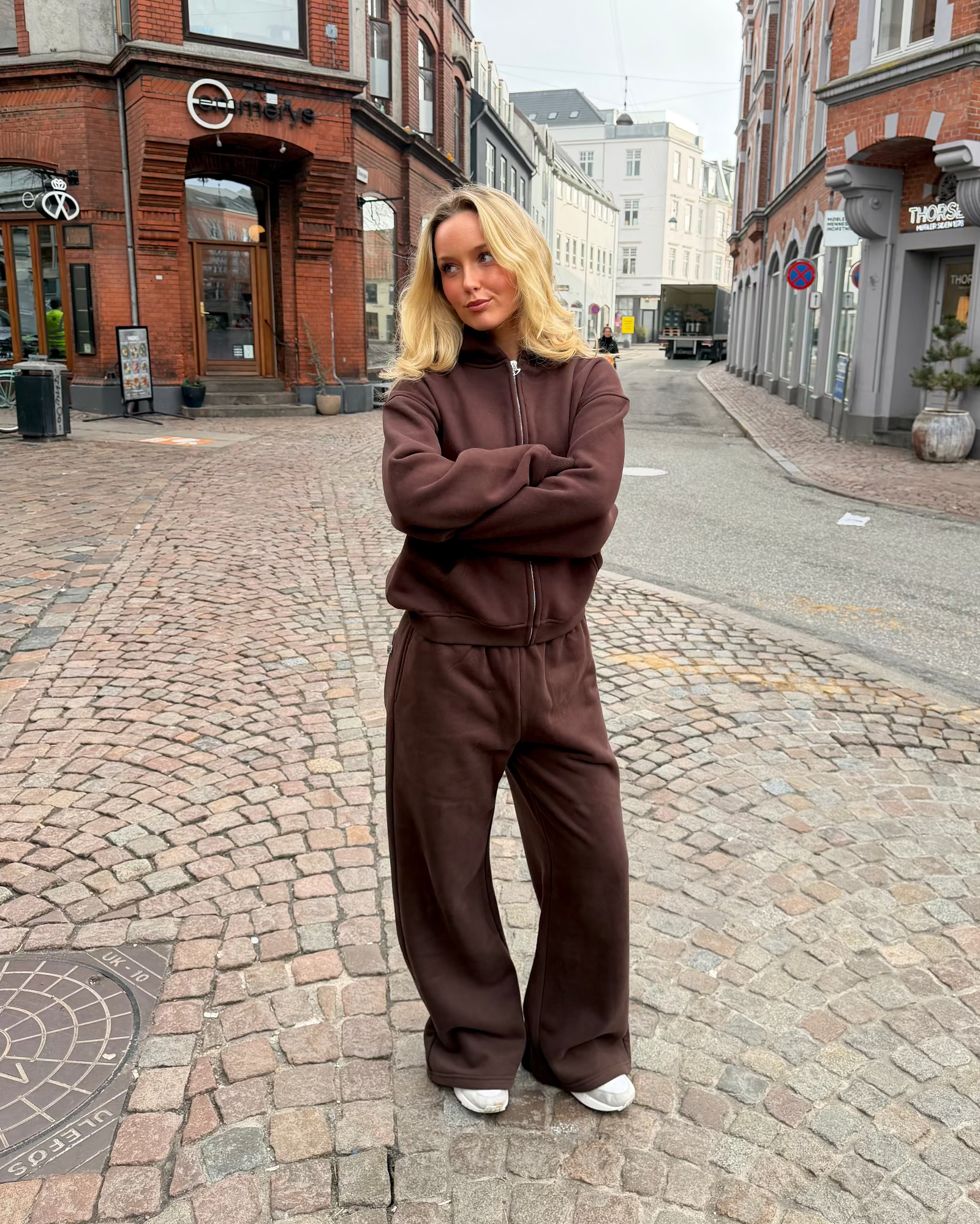 BAGGY SWEATPANTS - BROWN