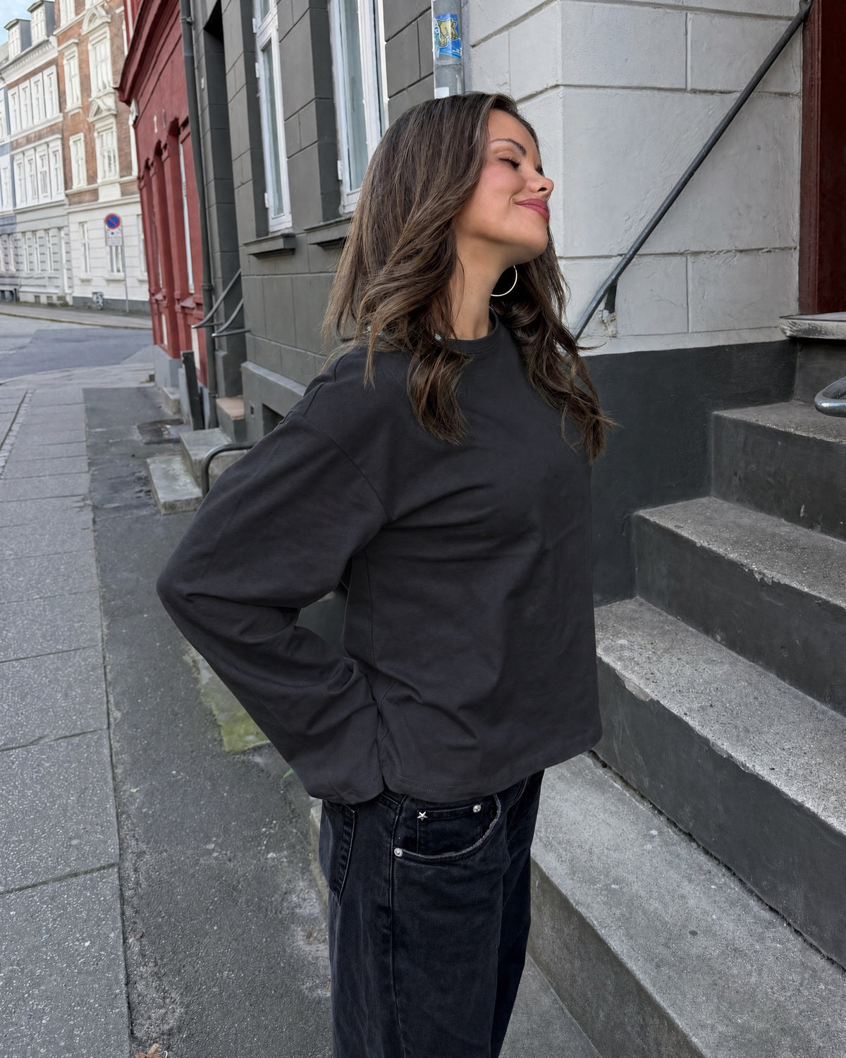 MYNTE TEE - BLACK - Dinvintageshop