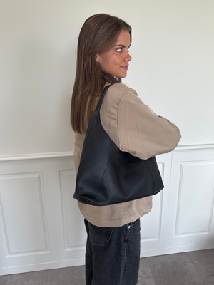 JOYE HOBO BAG - BLACK