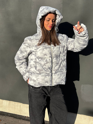 ISA PUFFER JACKET - BLACK