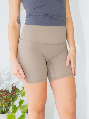 ACTIVE SHORTS - TAUPE