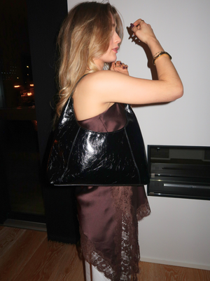 JOYE PATENT HOBO BAG - BLACK