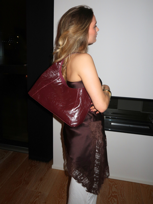 JOYE PATENT HOBO BAG - WINETASTING