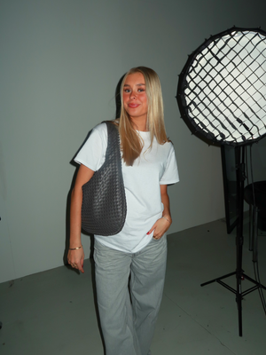 NAOMI BAG - MØRKEGRÅ