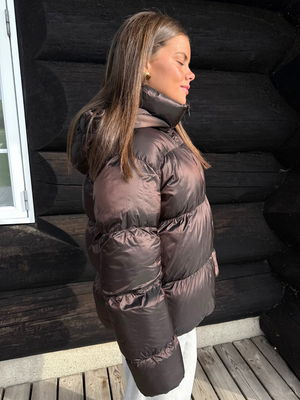 MILLA SHINY PUFFER JACKET - HOT FUDGE