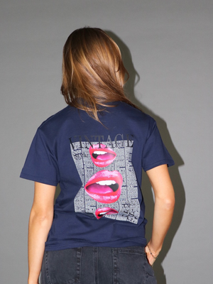 NEWSPAPER LIPS (rygprint) T-SHIRT - NAVY