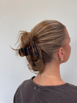 OMARI HAIR CLIP, LARGE - TOASTED COCONUT