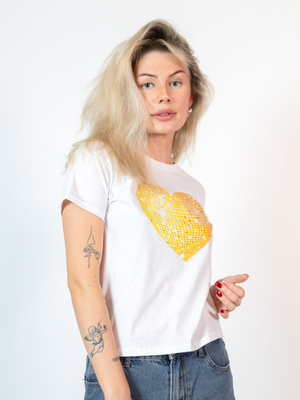 HEART DISCO (GUL) BABY TEE - HVID