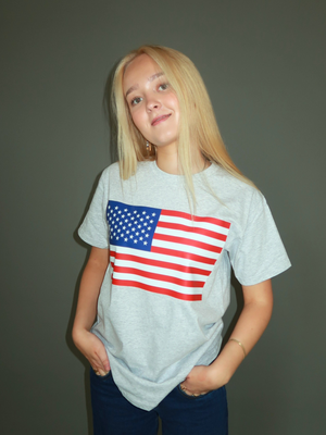 US FLAG T-SHIRT - GRÅ