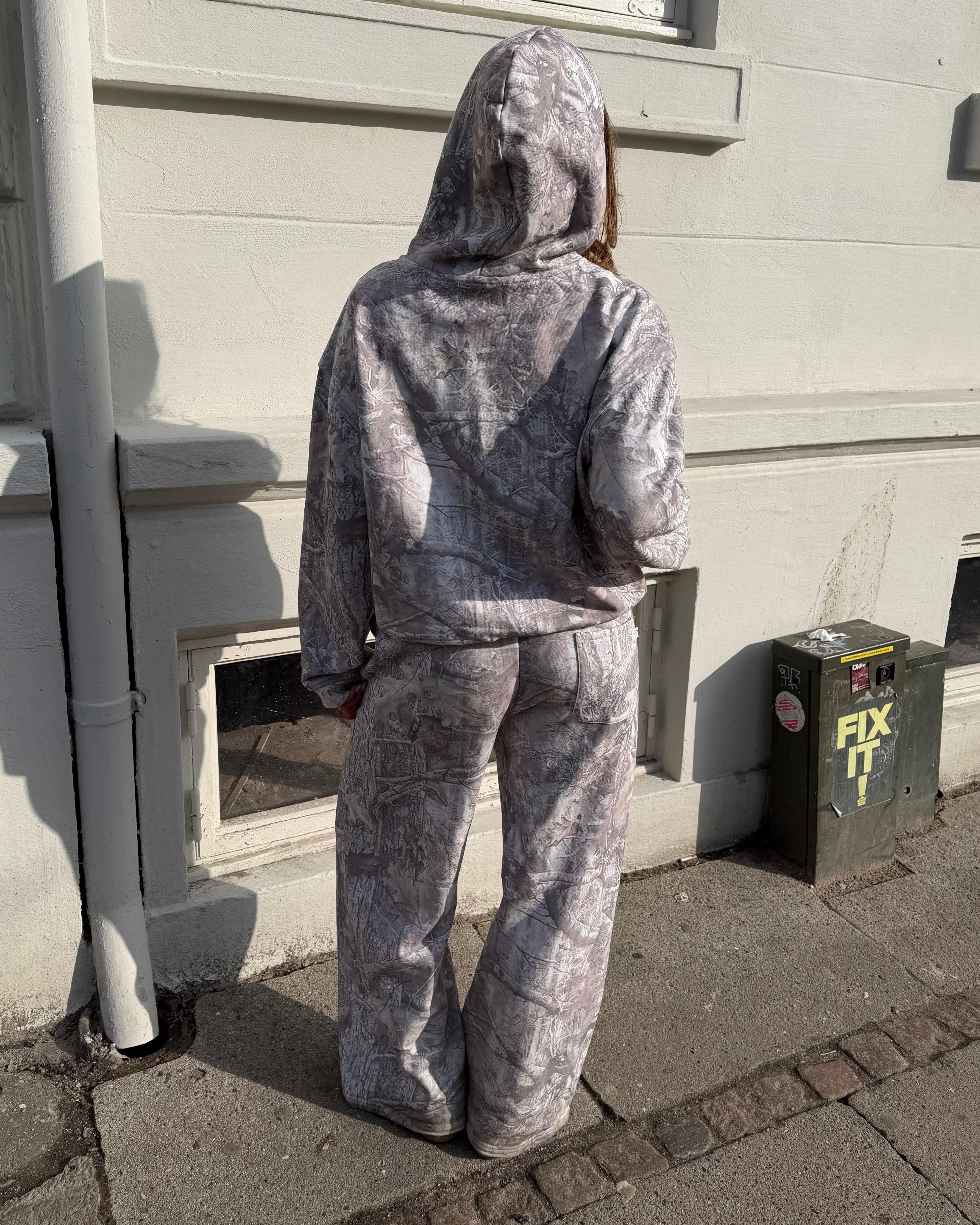 BAGGY SWEATPANTS - SAND FOREST