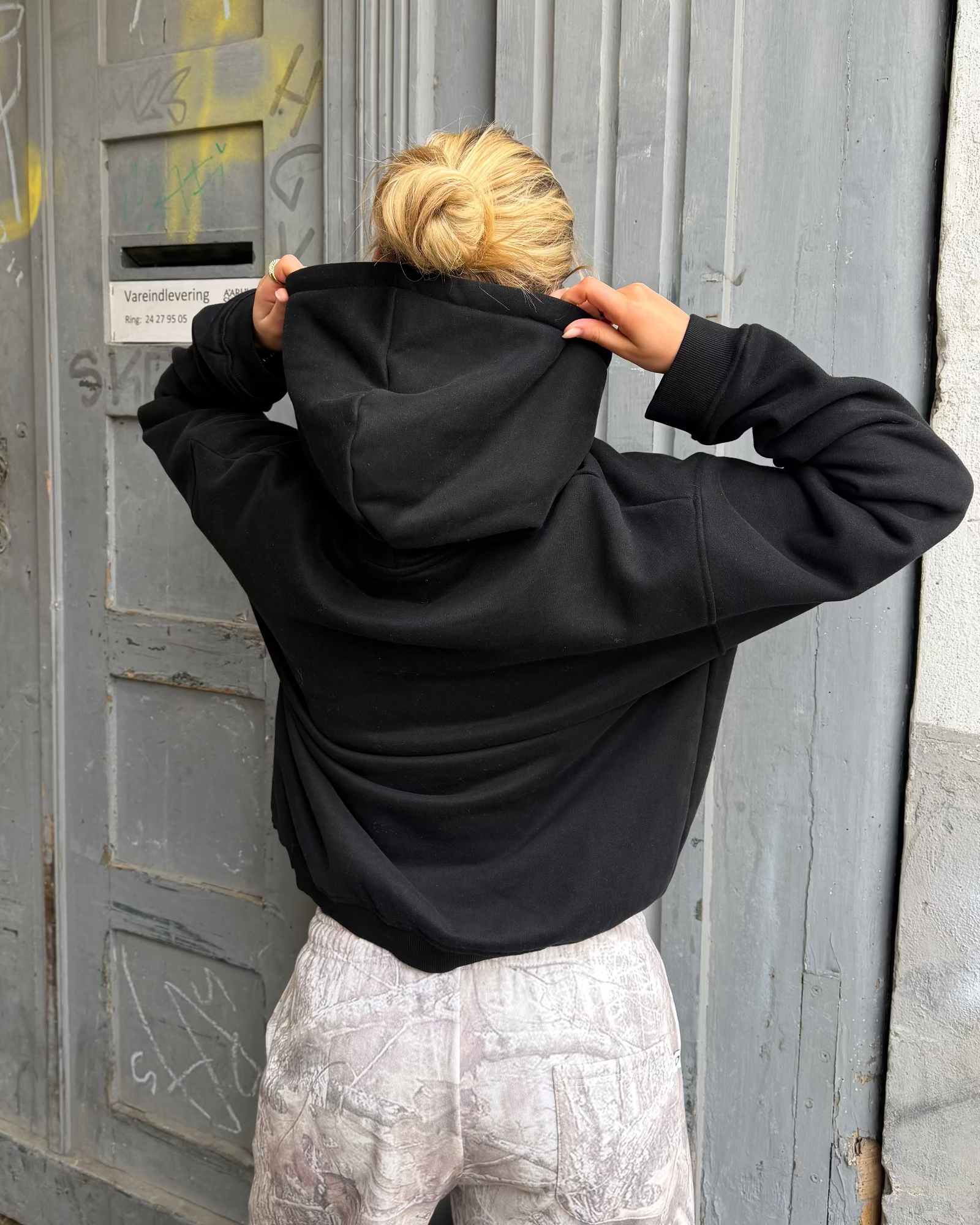 OVERSIZED HOODIE - BLACK