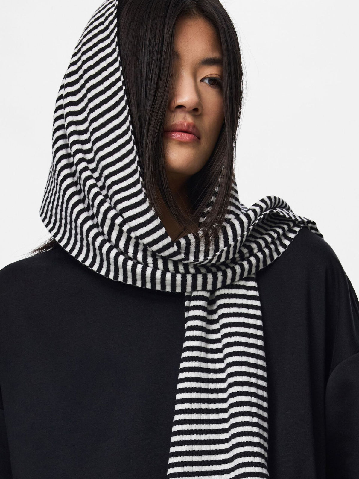 ALBERTE TØRKLÆDE - BLACK/WHITE - Dinvintageshop