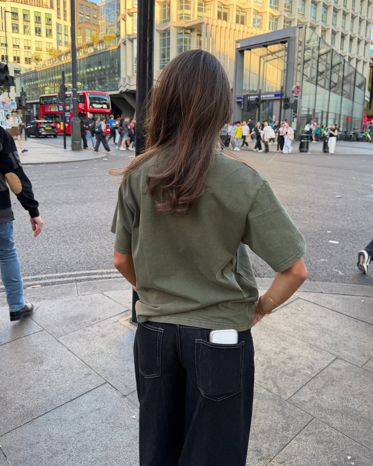 DUA TEE KORTÆRMET - OLIVE - Dinvintageshop